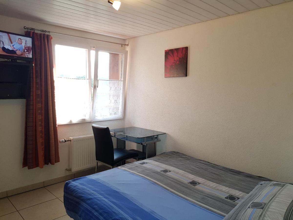 Hotel-Gite Rural A 3 Km De Delemont Courcelon Exterior photo